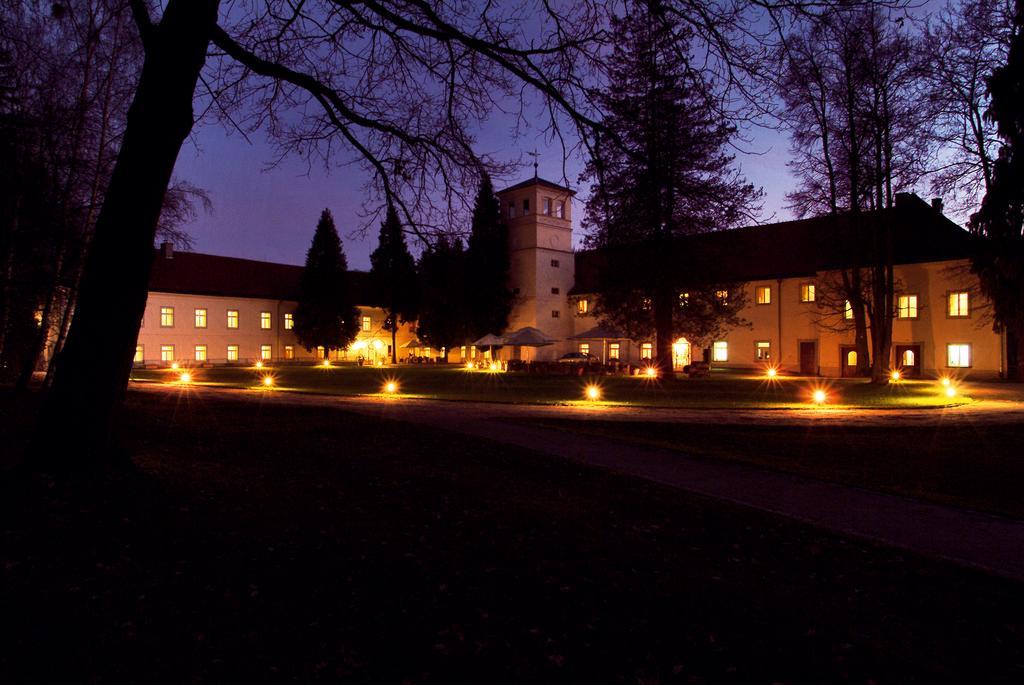 Hotel Zamek Na Skale à Trzebieszowice Extérieur photo